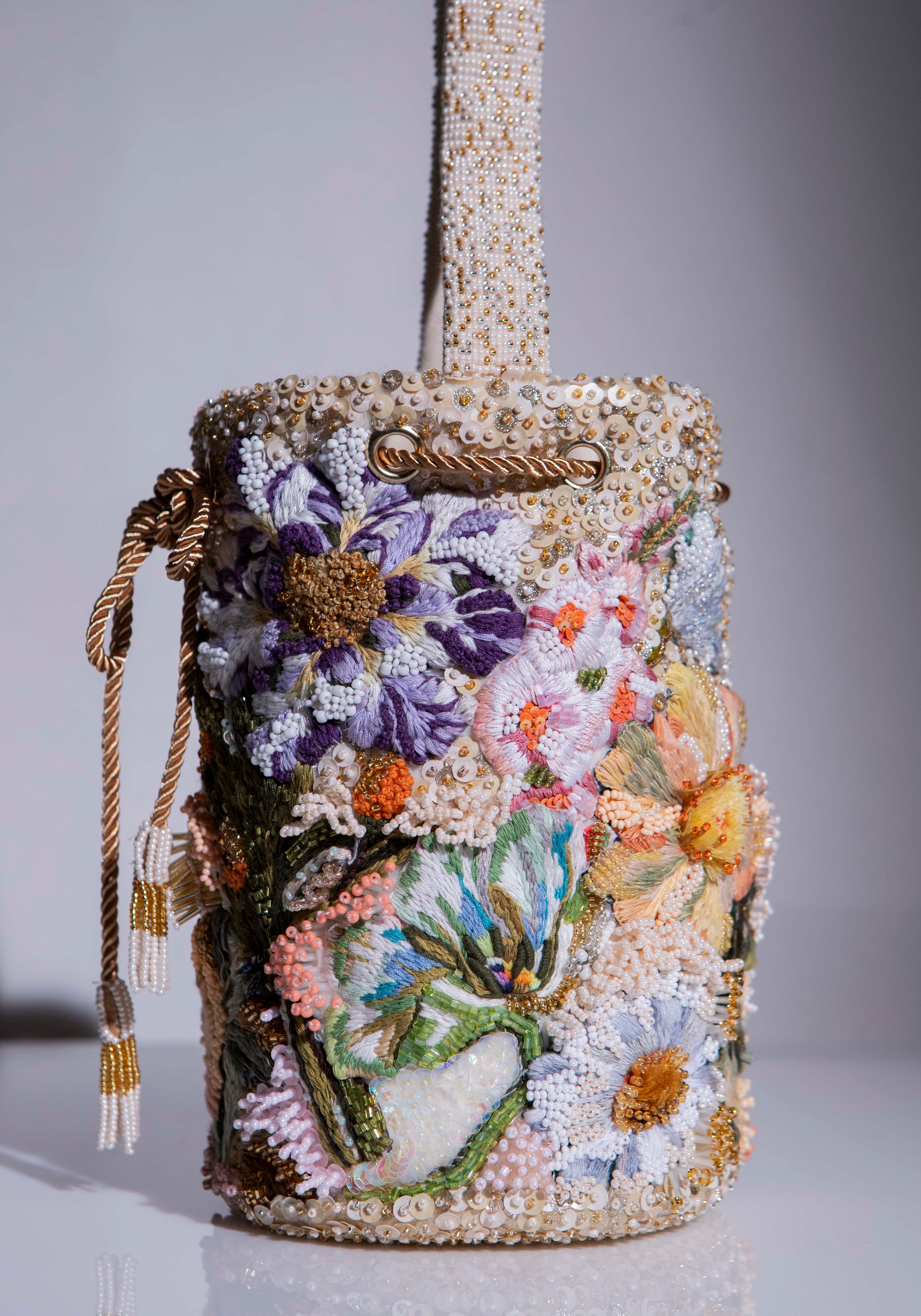 Bolso Jardín Pastel | Bucket Bag Bordado a Mano.