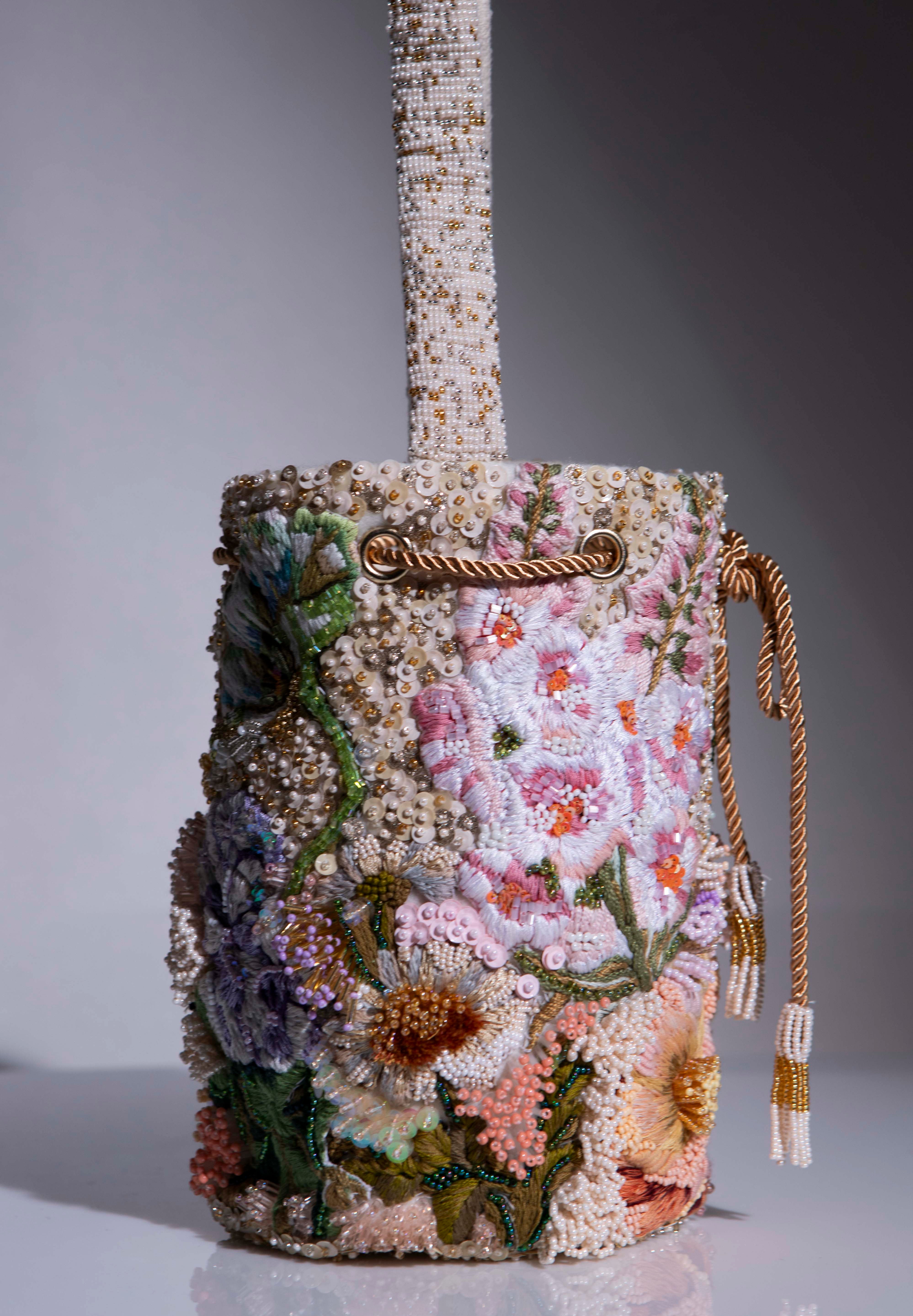Bolso Jardín Pastel | Bucket Bag Bordado a Mano.