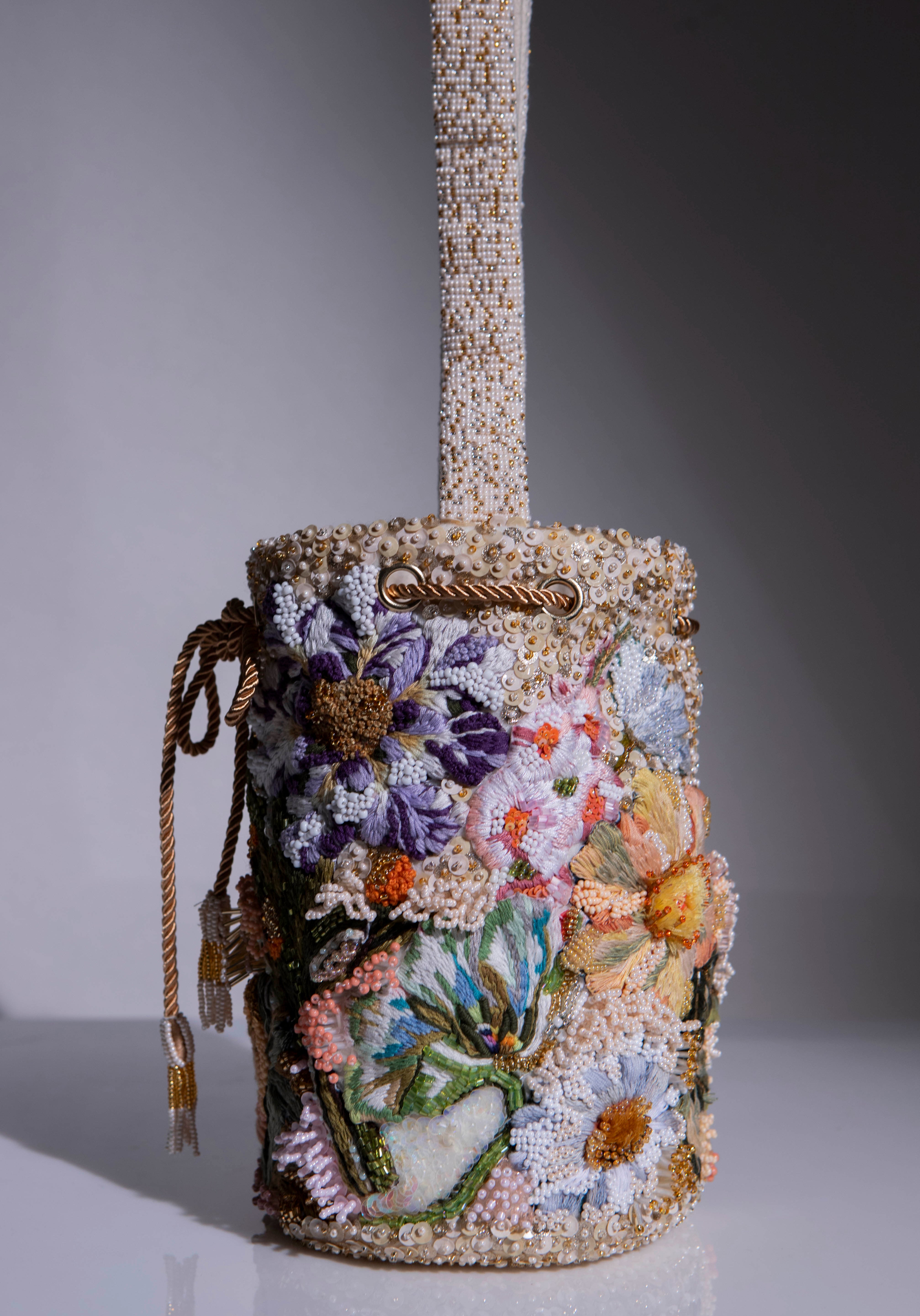 Bolso Jardín Pastel | Bucket Bag Bordado a Mano.