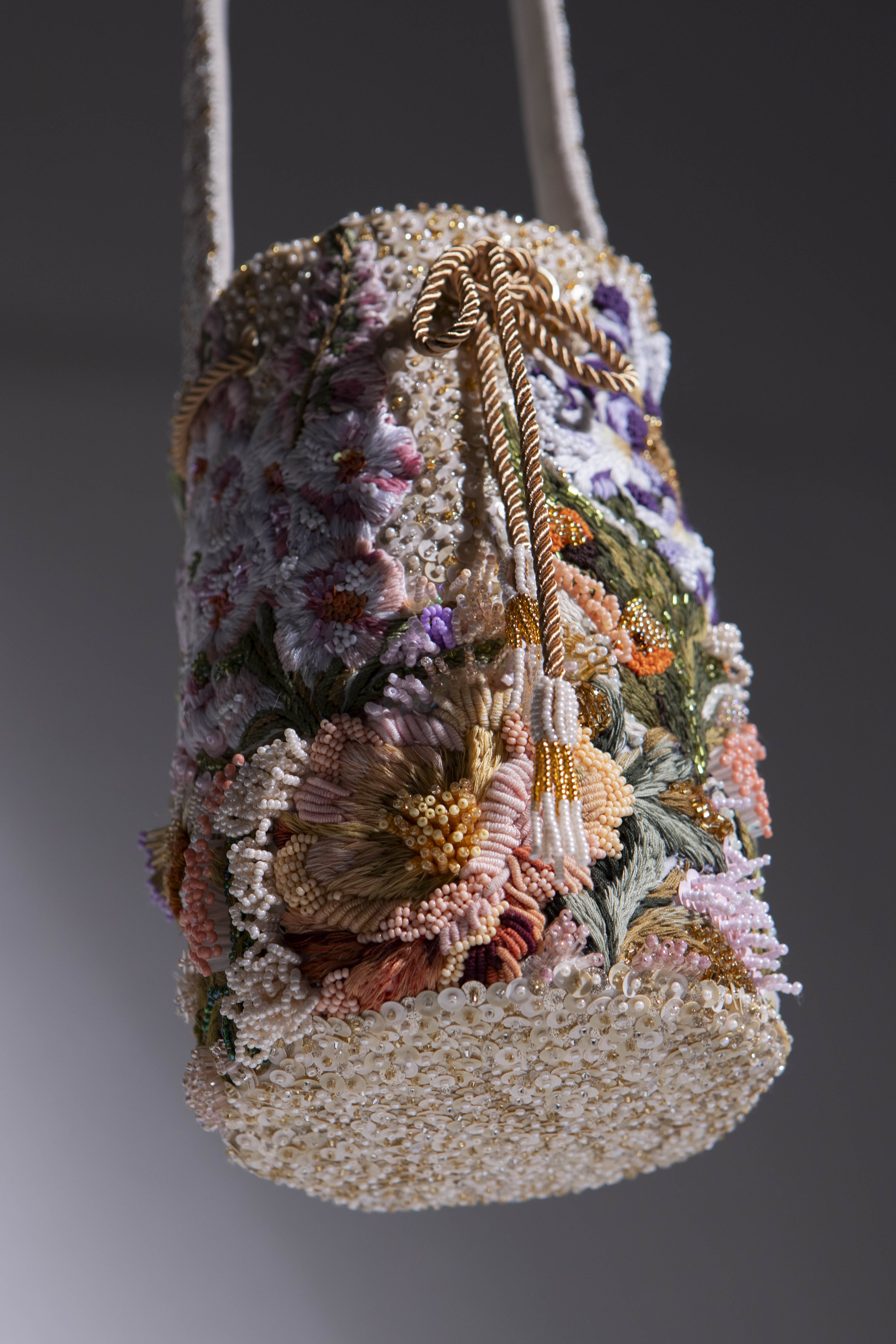 Bolso Jardín Pastel | Bucket Bag Bordado a Mano.